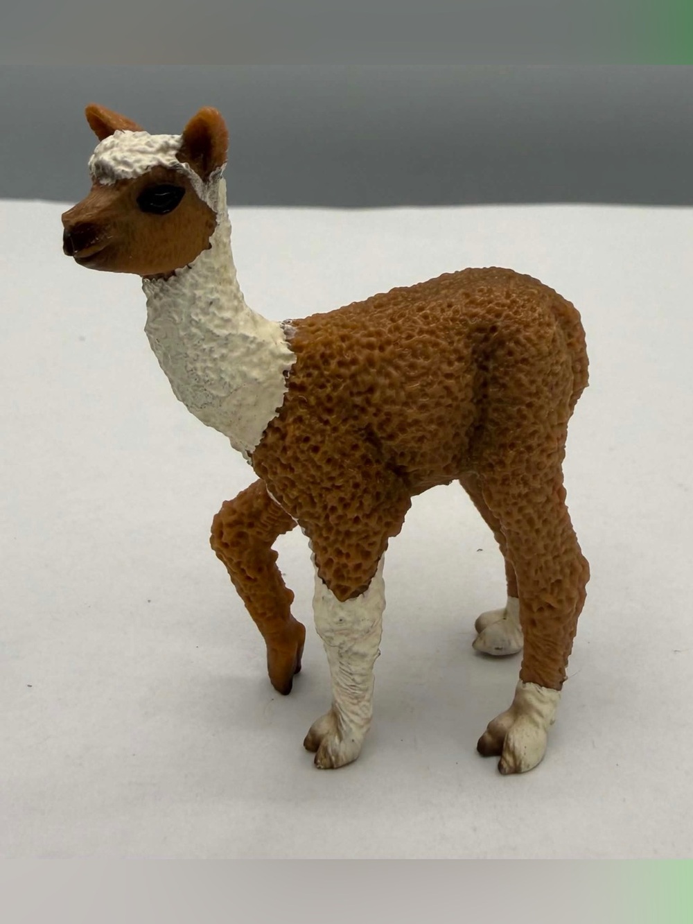 SCHLEICH 13705 Alpaca Cria Foal Baby - RETIRED